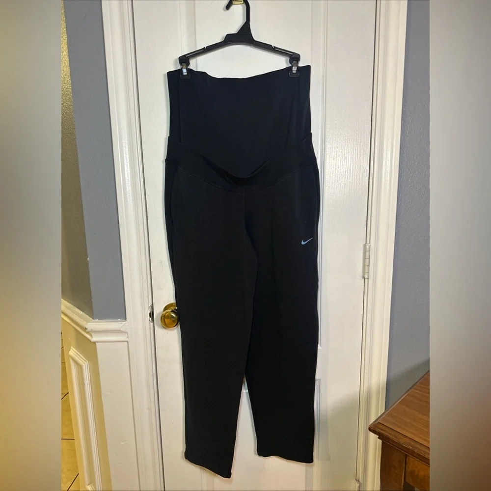 Nike One‎ Training Maternity Pants Size Medium Color Black